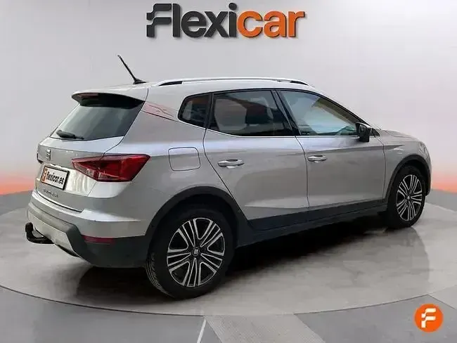 Usado Seat Arona 95 CV (69 kW) 2019 Gris SUV