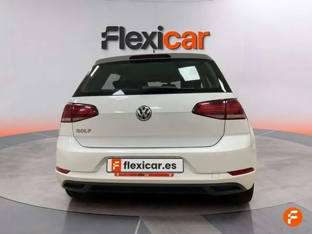 Begagnad VW Golf VII Edition 116 HK (85 kW) 2019 Vit Halvkombi