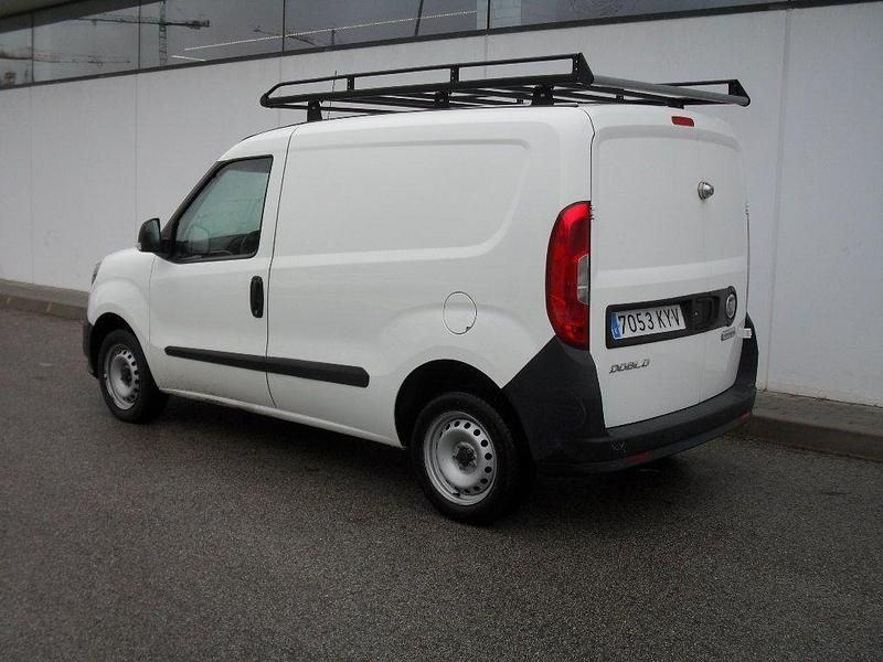 Usado Fiat Doblò 95 CV (69 kW) 2018 Blanco Monovolumen