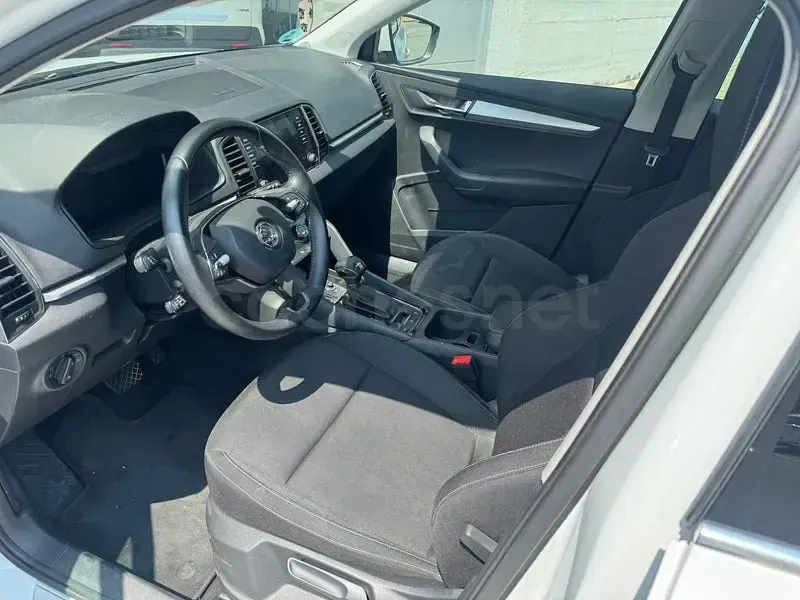 Usado Skoda Karoq Ambition 150 CV (110 kW) 2022 Blanco SUV