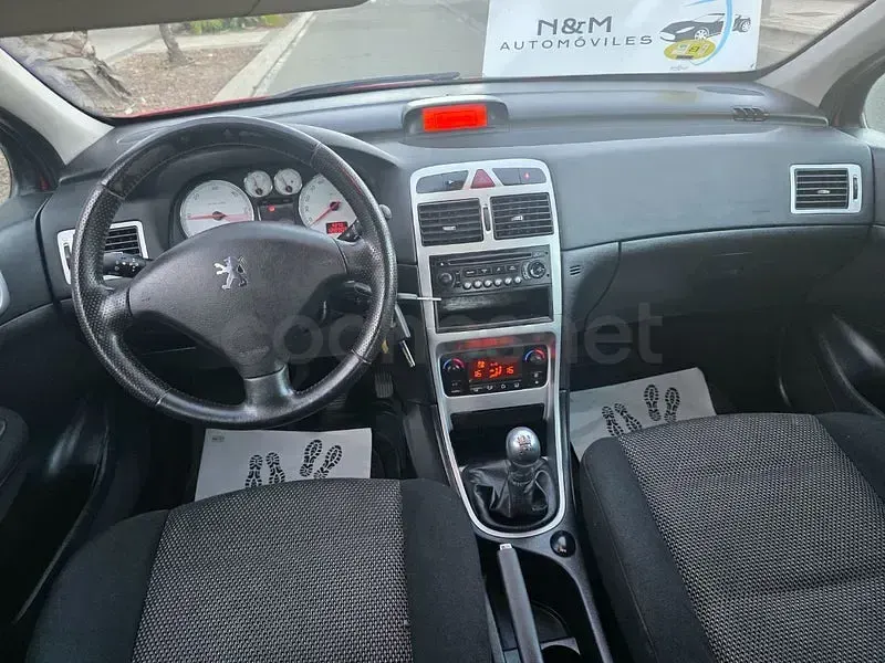 Usado Peugeot 307 110 CV (80 kW) 2007 Granate Berlina