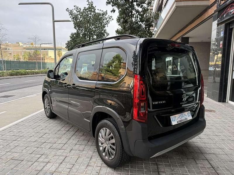 Usado Peugeot Rifter Allure 131 CV (96 kW) 2022 Negro Monovolumen