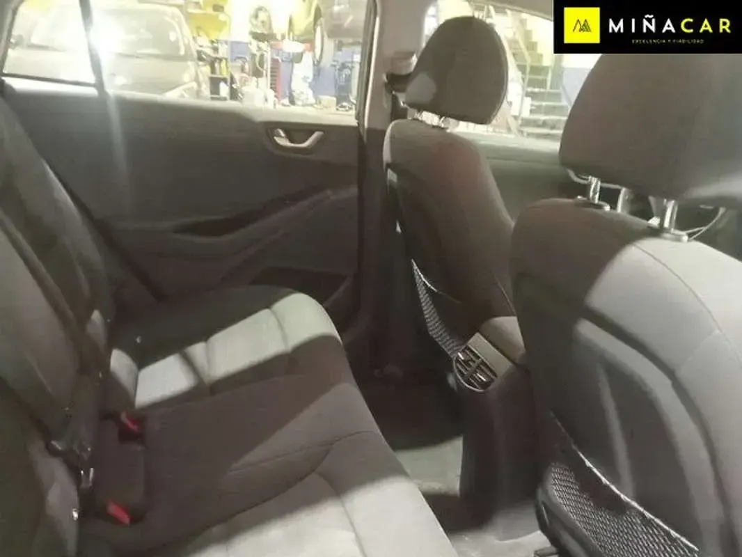 Usado Hyundai Ioniq Style 141 CV (103 kW) 2018 Gris Utilitario
