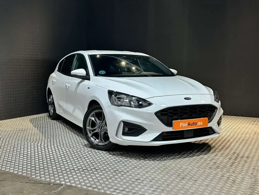 Usado Ford Focus ST-Line 120 CV (88 kW) 2022 Blanco Utilitario