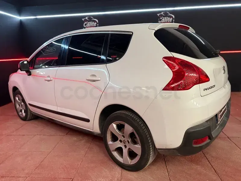 Usado Peugeot 3008 Active 115 CV (84 kW) 2013 Blanco Familiar