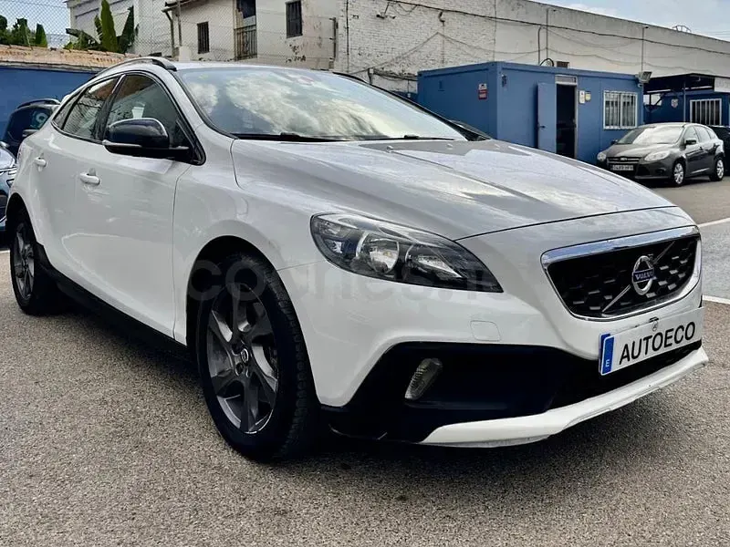 Usado Volvo V40 CC Momentum 150 CV (110 kW) 2015 Blanco Familiar