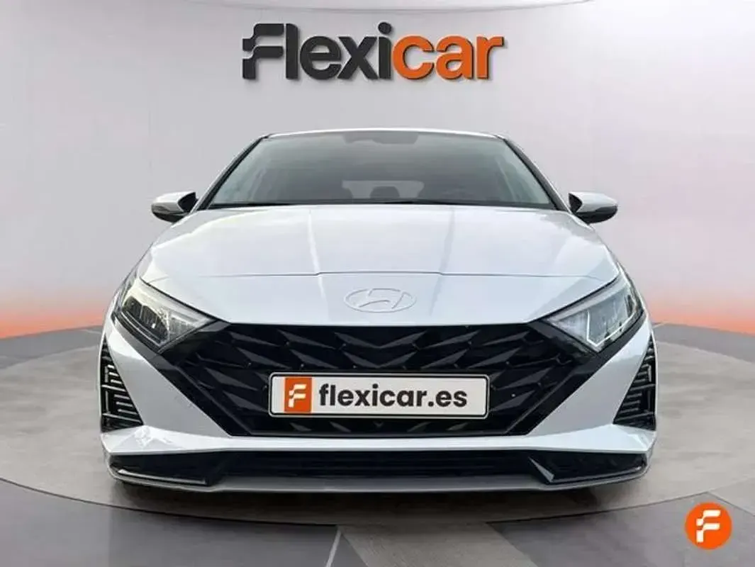 Usado Hyundai i20 101 CV (74 kW) 2024 Blanco Utilitario