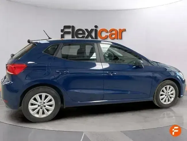 Usado Seat Ibiza Reference 75 CV (55 kW) 2018 Azul Utilitario