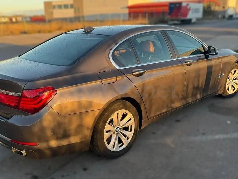Usado BMW 740 Comfort Edition 313 HP (230 kW) 2013 Castanho Sedan