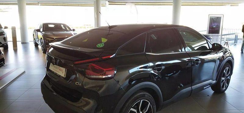 Usado Citroën e-C4 Shine 100 kW (136 CV) 2022 Negro perla nera Berlina