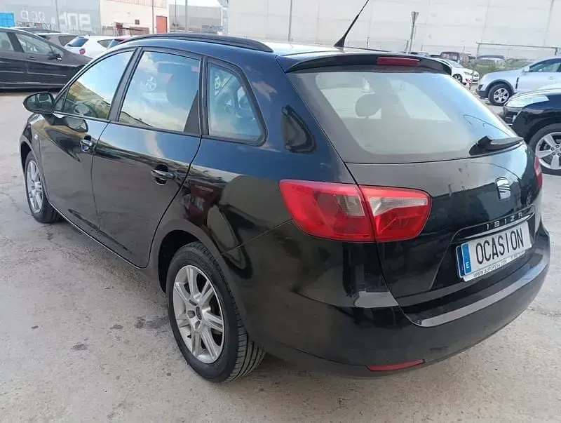 Usado Seat Ibiza Reference 90 CV (66 kW) 2012 Negro