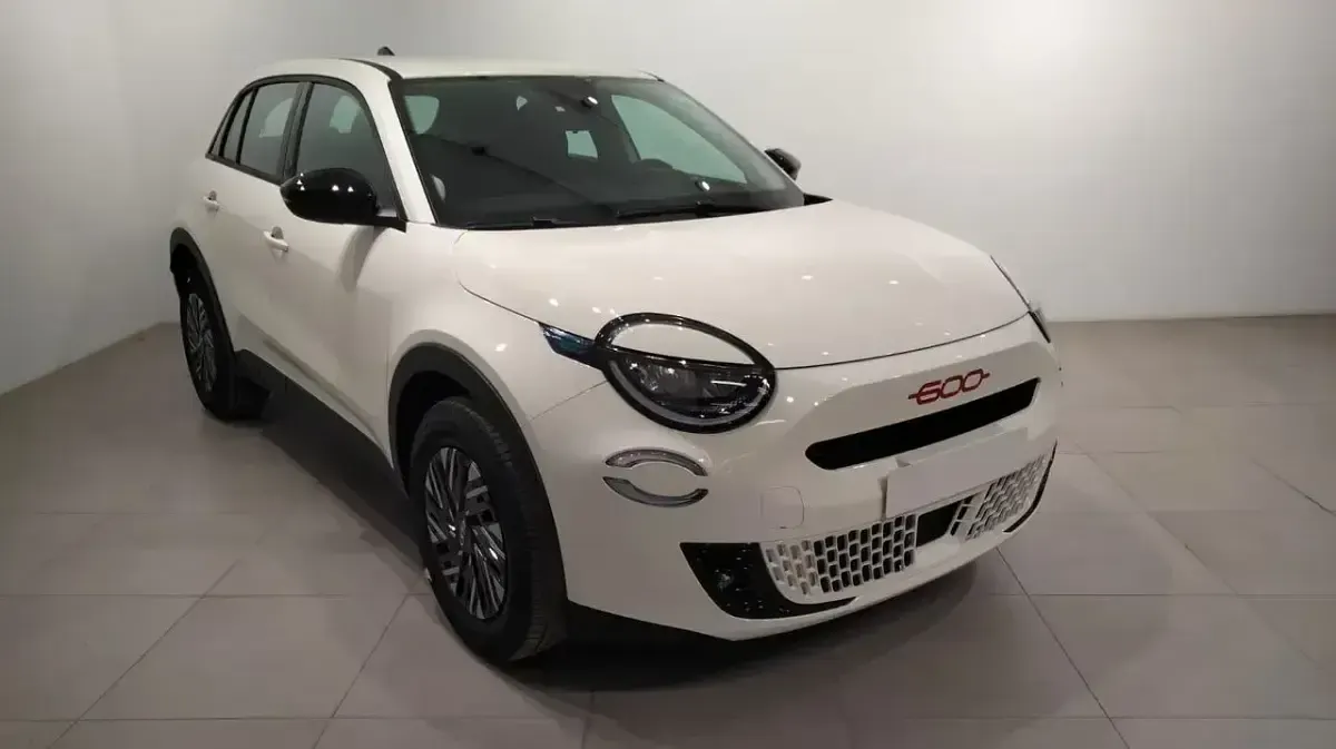 Usado Fiat 600E Red 114 kW (156 CV) 2024 Blanco
