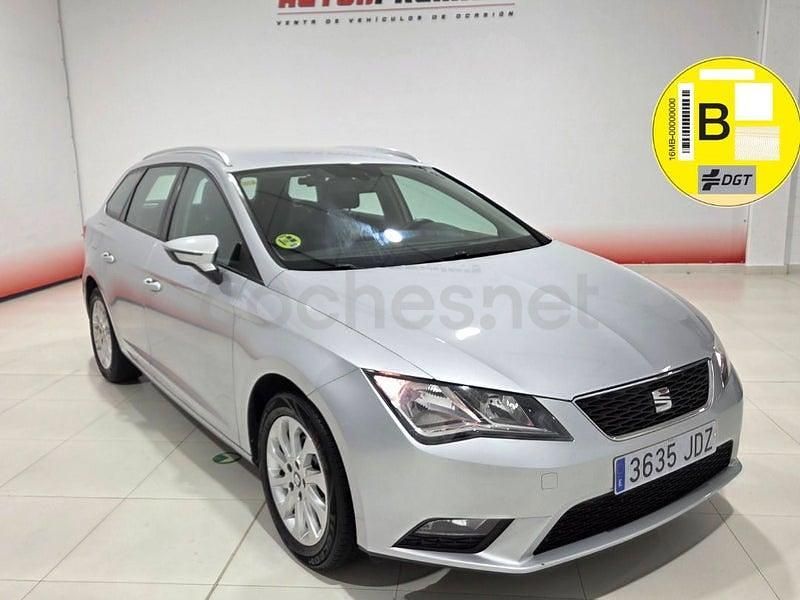Usado Seat Leon Reference 105 CV (77 kW) 2015 Gris / plata Familiar