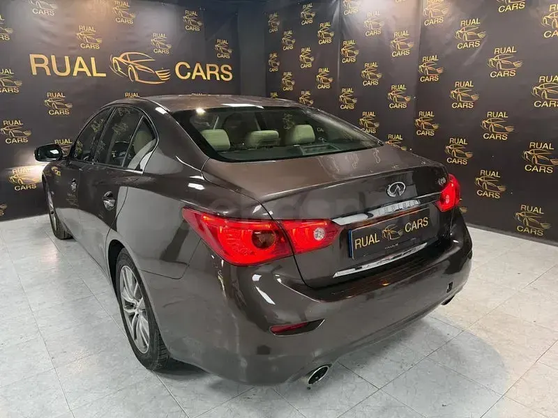 Usado Infiniti Q50 170 CV (125 kW) 2016 Gris / plata Berlina
