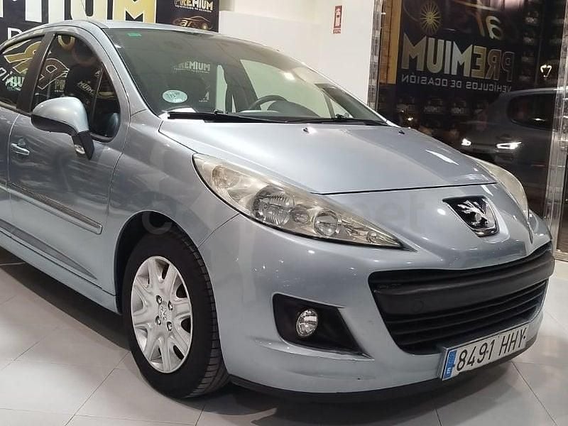 Usado Peugeot 207 Active 70 CV (51 kW) 2012 Gris / plata Berlina