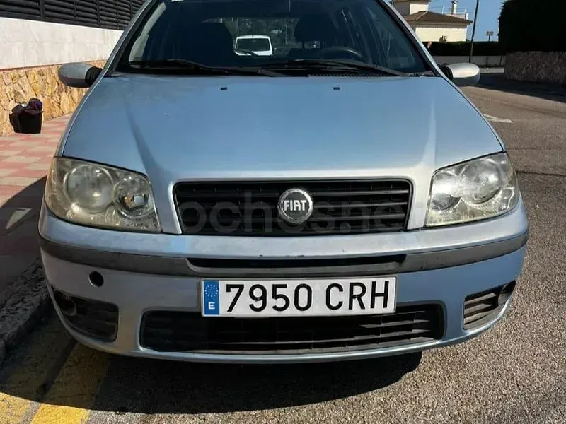 Usado Fiat Punto Dynamic 60 CV (44 kW) 2004 Azul Utilitario