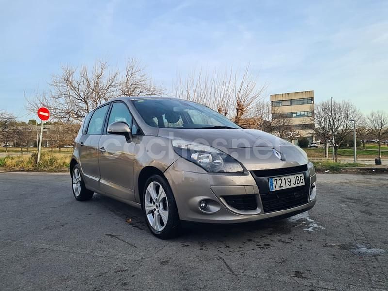 Usado Renault Scénic III Dynamique 110 CV (80 kW) 2011 Gris / plata Monovolumen