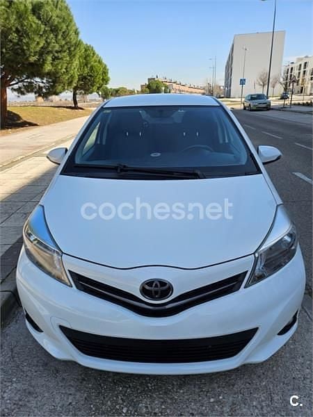 Usado Toyota Yaris Live 90 CV (66 kW) 2012 Blanco Utilitario