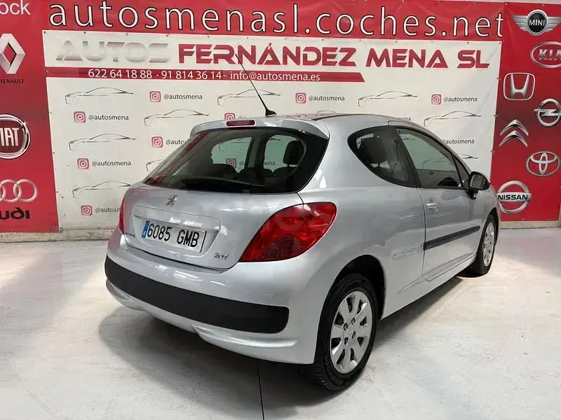 Usado Peugeot 207 95 CV (69 kW) 2009 Gris / plata Berlina