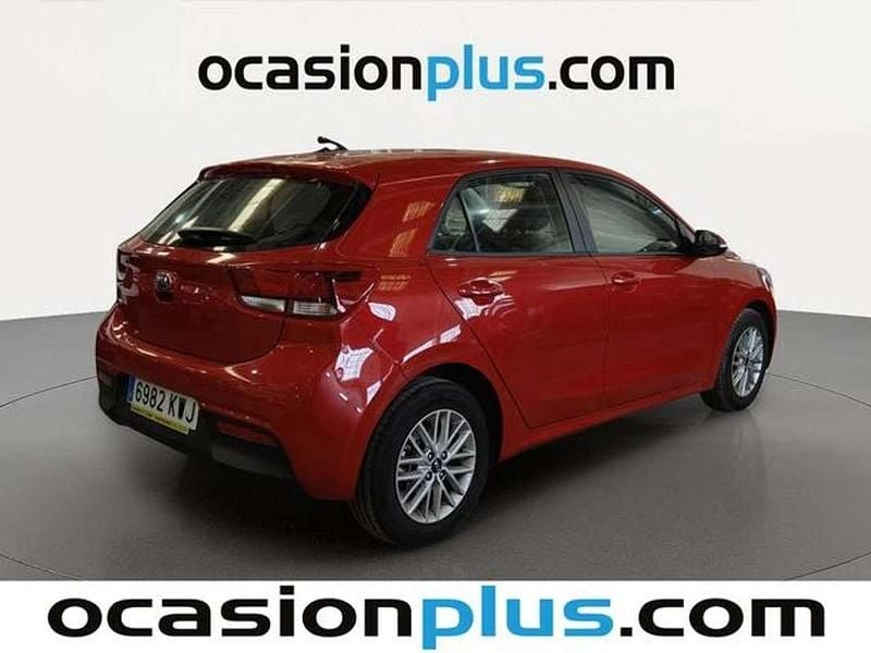 Usado Kia Rio 84 CV (61 kW) 2019 Rojo Utilitario
