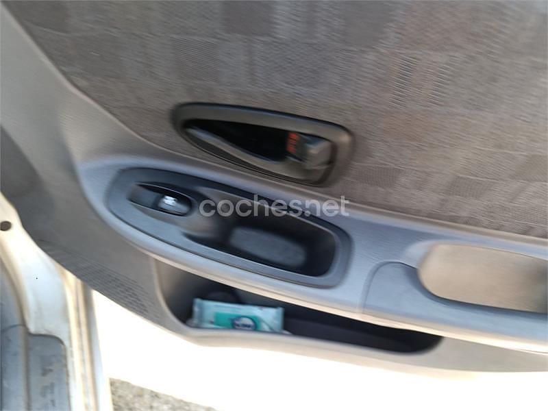 Usado Hyundai Accent 82 CV (60 kW) 2003 Azul Berlina