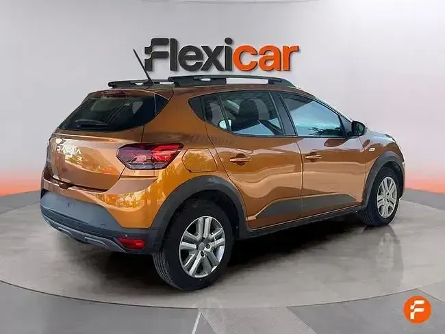 Usado Dacia Sandero Essentiel 91 CV (66 kW) 2023 Naranja Berlina