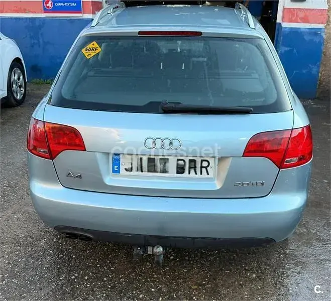 Usado Audi A4 140 CV (102 kW) 2005 Azul Familiar