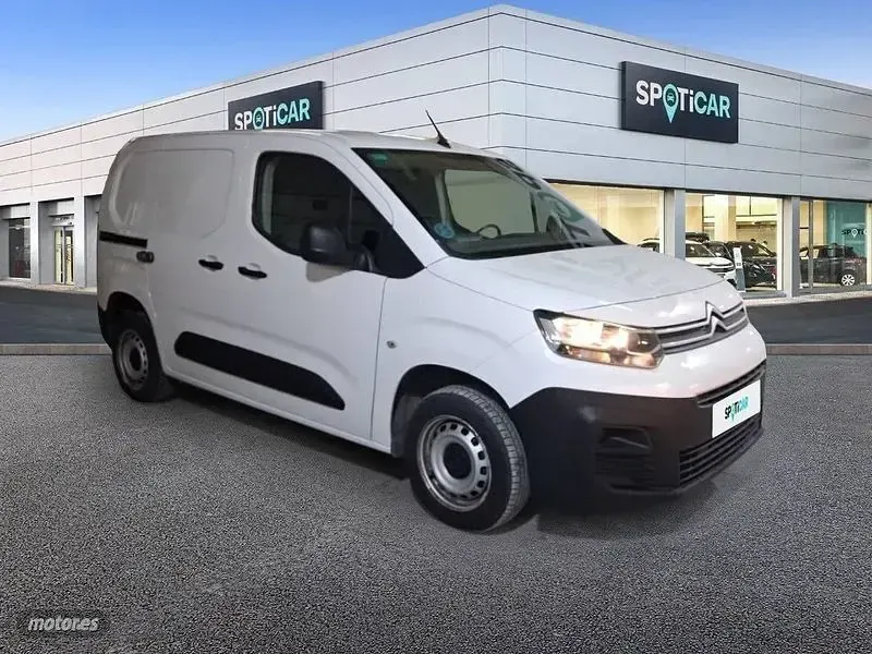 Usado Citroën Berlingo 102 CV (75 kW) 2021 Blanco Monovolumen