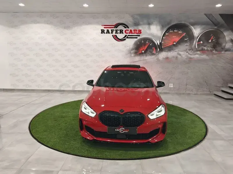 Usado BMW M135 Comfort Edition 306 CV (225 kW) 2020 Rojo Utilitario