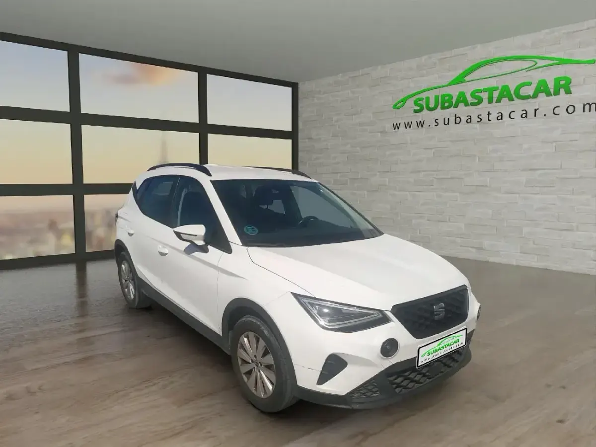 Usado Seat Arona 110 CV (80 kW) 2023 Blanco SUV