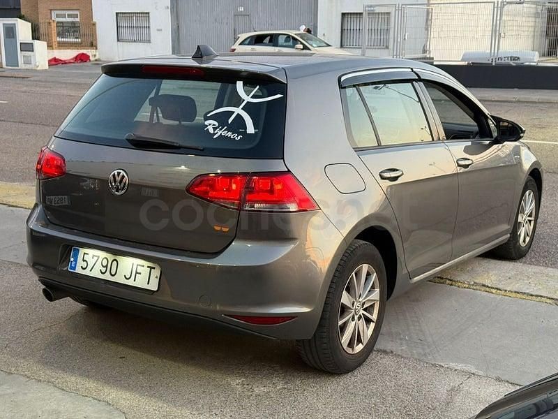 Usado VW Golf VII Sportline 105 CV (77 kW) 2015 Gris / plata Berlina