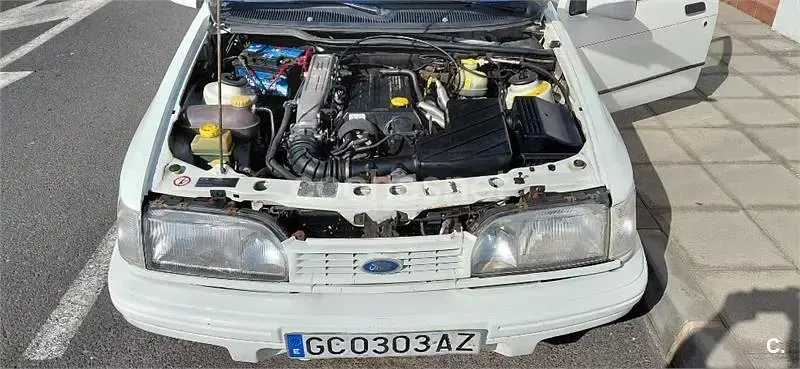 Usado Ford Sierra Ghia 123 CV (90 kW) 1992 Blanco Berlina