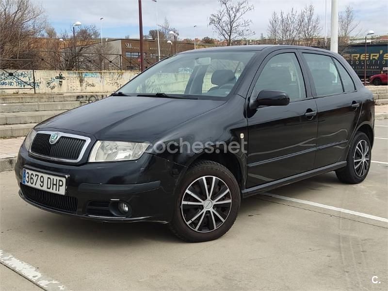 Negro Usado 2005 Skoda Fabia Comfort Berlina | 2800 € (Precio justo) - Imagen 1/4