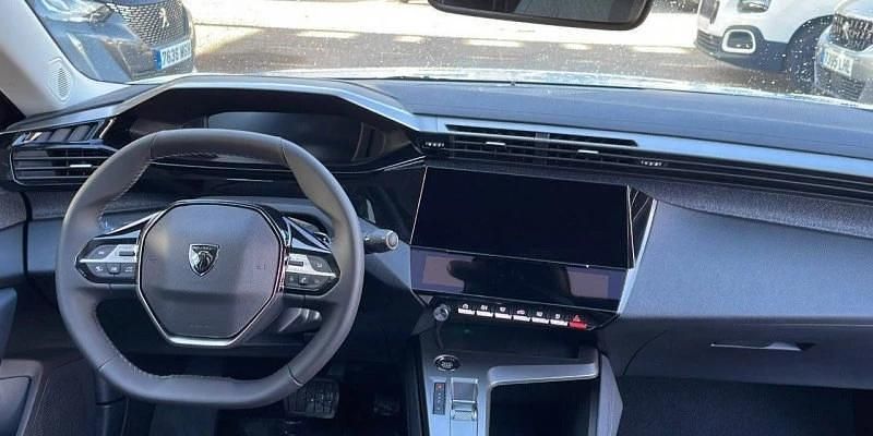 Usado Peugeot 408 Allure 136 CV (100 kW) 2024 Blanco