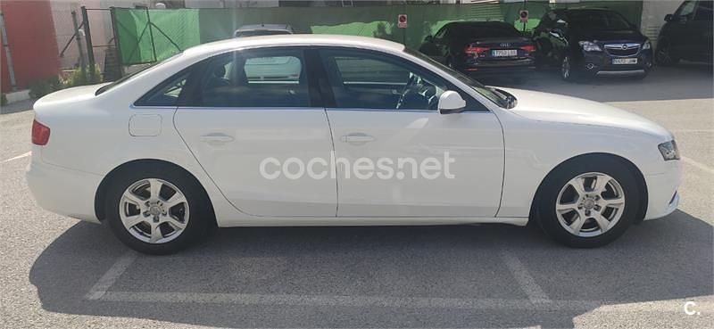 Usado Audi A4 136 HP (100 kW) 2009 Branco Sedan