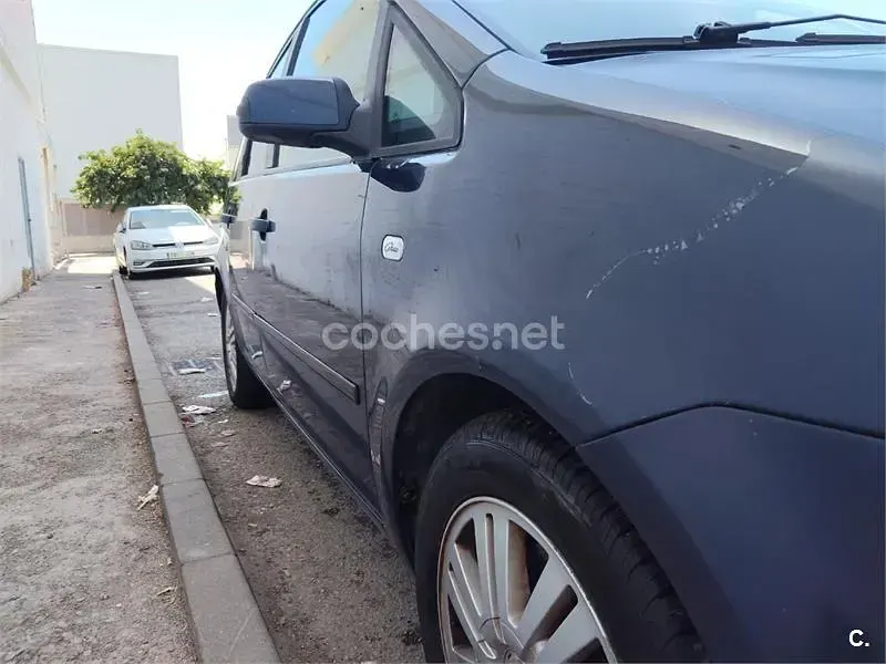Usado Ford C-MAX Ghia 136 CV (100 kW) 2004 Azul Monovolumen