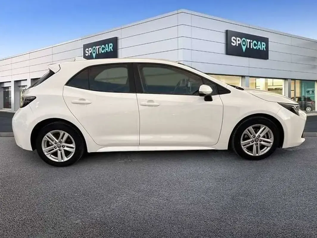 Usado Toyota Corolla Active 122 CV (89 kW) 2021 Blanco Berlina