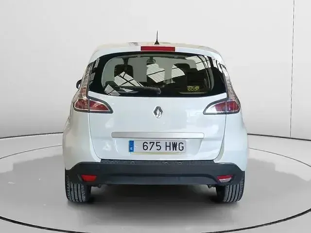Usado Renault Scénic Expression 110 CV (80 kW) 2014 Blanco Monovolumen