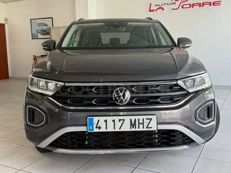 Usado VW T-Roc Life 115 CV (84 kW) 2023 Gris / plata SUV