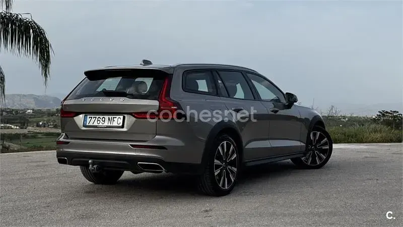 Usado Volvo V60 CC 190 CV (139 kW) 2019 Gris / plata Familiar