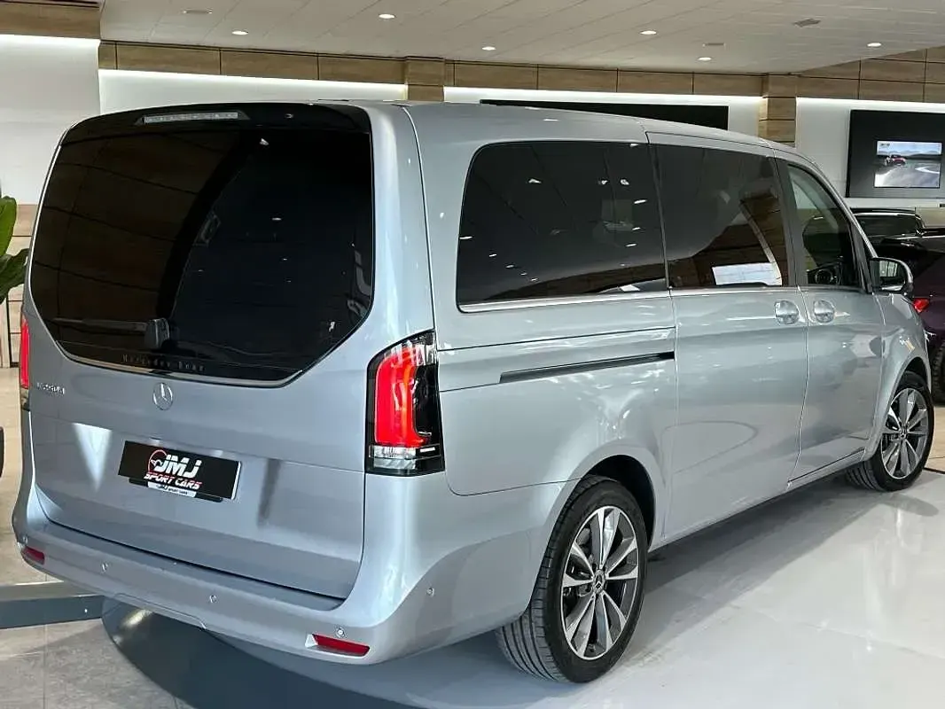 Usado Mercedes V250 Avantgarde 190 CV (139 kW) 2024 Gris Monovolumen