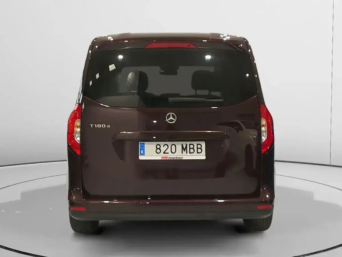 Occasion Mercedes T180 Style 116 PK (85 kW) 2022 Rood MPV