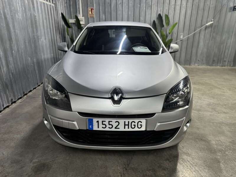 Plateado Usado 2012 Renault Mégane III Dynamique Utilitario | 8499 € (Precio justo) - Imagen 1/4