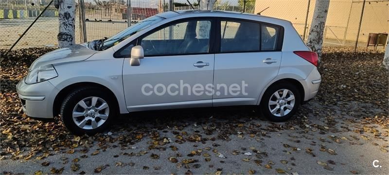 Usado Nissan Tiida Pack 105 CV (77 kW) 2008 Gris / plata Berlina