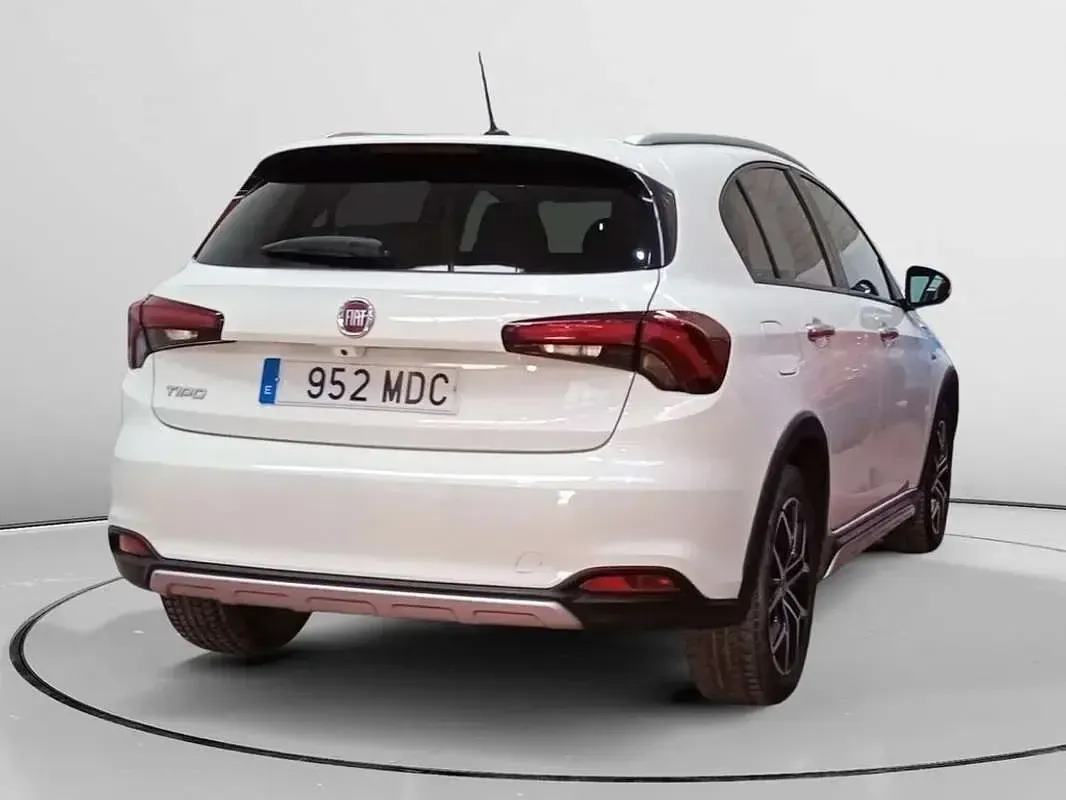 Usado Fiat Tipo Cross 99 CV (72 kW) 2022 Blanco Utilitario