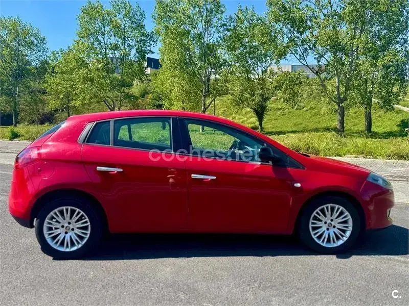 Usado Fiat Bravo Easy 90 CV (66 kW) 2013 Rojo Utilitario