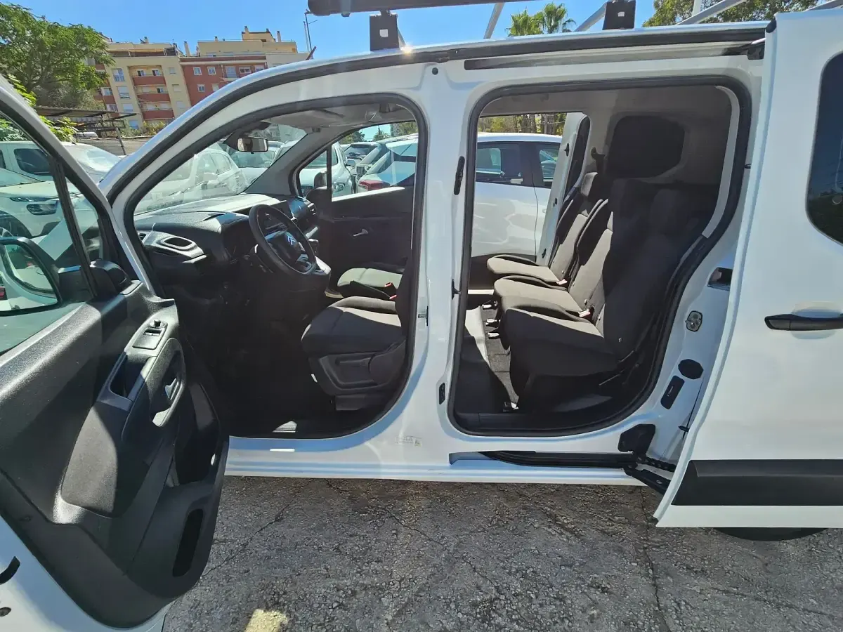 Usado Citroën Berlingo Feel 100 CV (73 kW) 2021 Blanco Monovolumen
