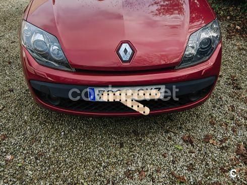 Käytetty Renault Laguna III GT 150 HP (110 kW) 2010 Punainen Sedan