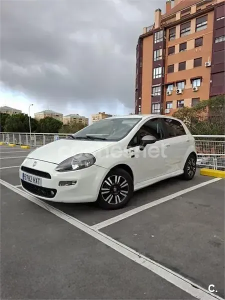 Usado Fiat Punto Pop 77 HP (56 kW) 2014 Branco Citadino