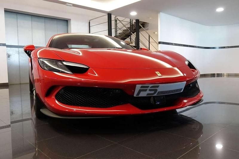 Usado Ferrari 296 842 CV (619 kW) 2025 Rojo Coupe